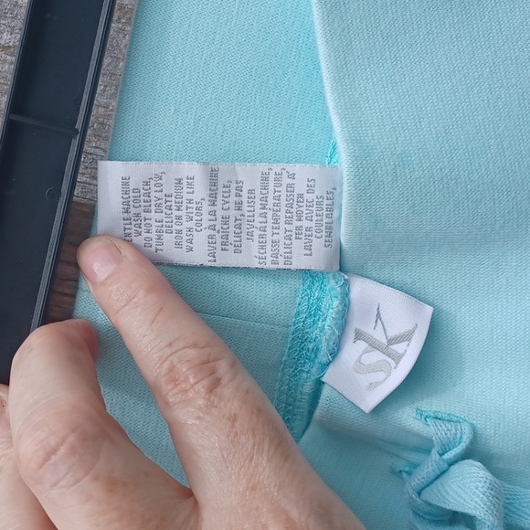 Point Zero summer sweater and SK Capris - Picture 12 of 12